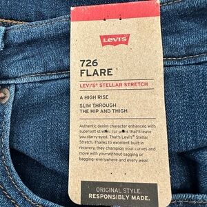 NEW NEVER WORN LEVIS 726 Flare Jean